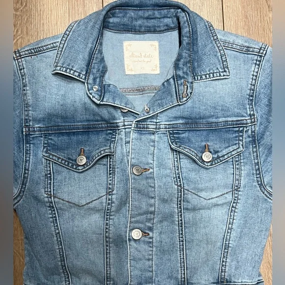 Altar'd State Light Blue Denim Skylar Romper XS - Like New - Picture 3 of 7